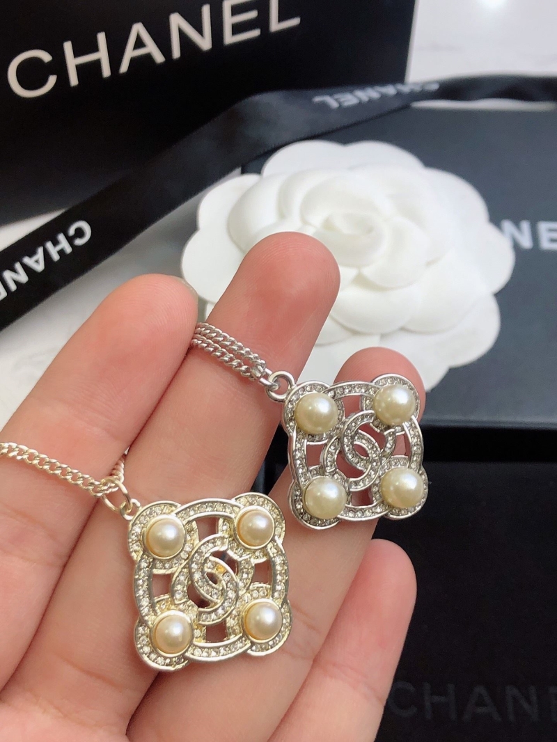 Ch**el necklaces